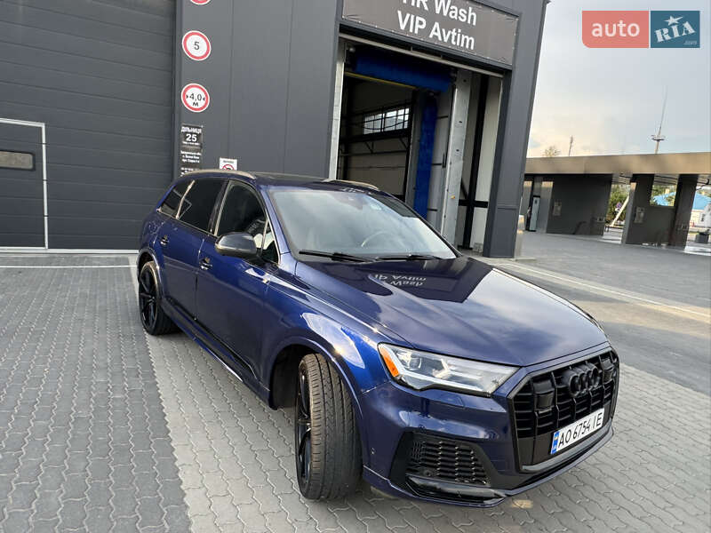 Позашляховик / Кросовер Audi Q7 2019 в Ужгороді