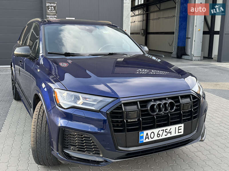 Позашляховик / Кросовер Audi Q7 2019 в Ужгороді