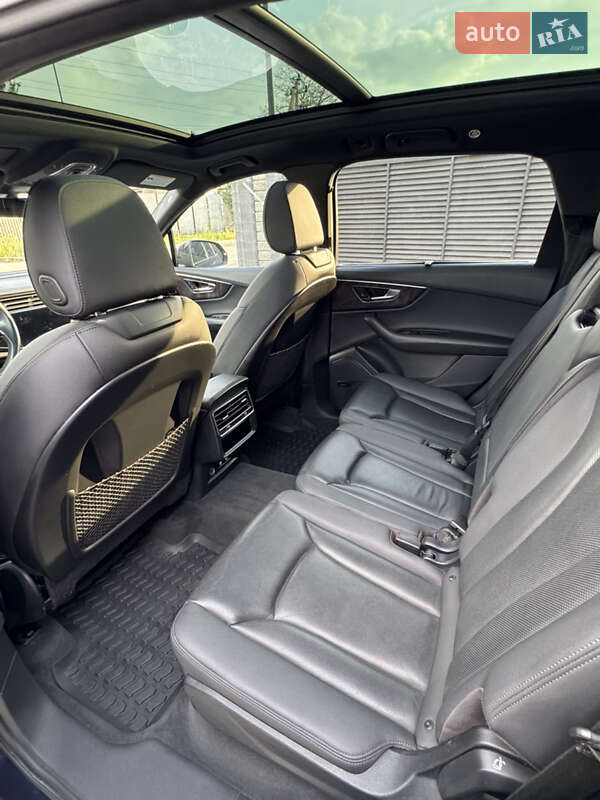 Позашляховик / Кросовер Audi Q7 2019 в Ужгороді