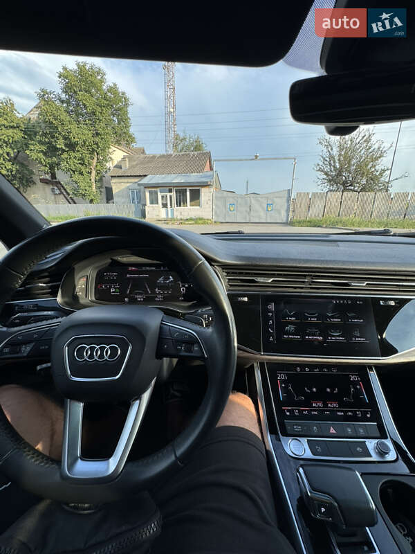 Позашляховик / Кросовер Audi Q7 2019 в Ужгороді