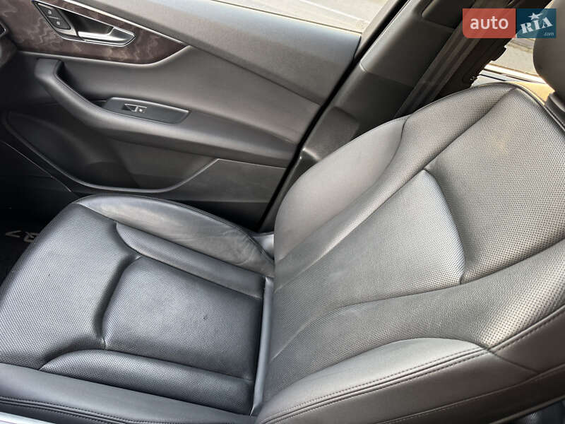 Позашляховик / Кросовер Audi Q7 2019 в Ужгороді