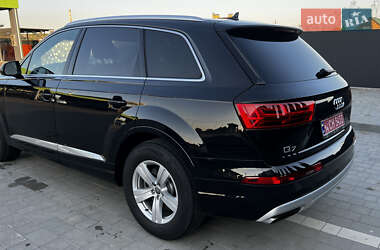 Позашляховик / Кросовер Audi Q7 2017 в 