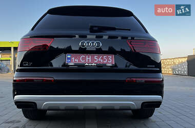 Позашляховик / Кросовер Audi Q7 2017 в 