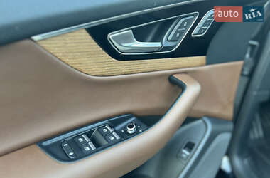 Позашляховик / Кросовер Audi Q7 2017 в 