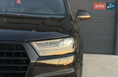 Внедорожник / Кроссовер Audi Q7 2017 в 