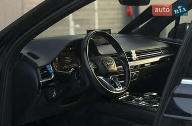Внедорожник / Кроссовер Audi Q7 2017 в 