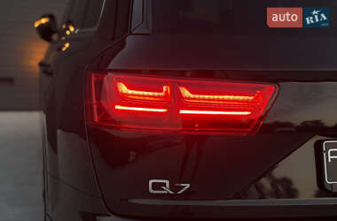 Внедорожник / Кроссовер Audi Q7 2017 в 
