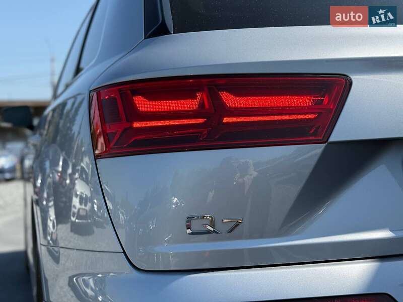 Внедорожник / Кроссовер Audi Q7 2017 в Ровно