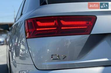 Внедорожник / Кроссовер Audi Q7 2017 в 