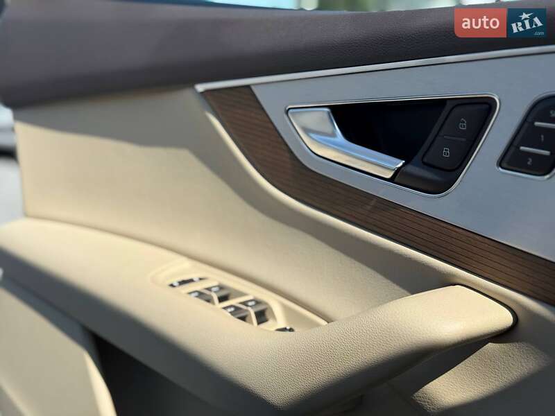Внедорожник / Кроссовер Audi Q7 2017 в Ровно