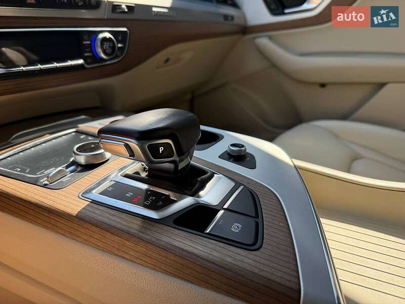 Внедорожник / Кроссовер Audi Q7 2017 в Ровно