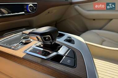Внедорожник / Кроссовер Audi Q7 2017 в 