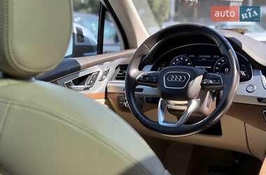 Внедорожник / Кроссовер Audi Q7 2017 в 