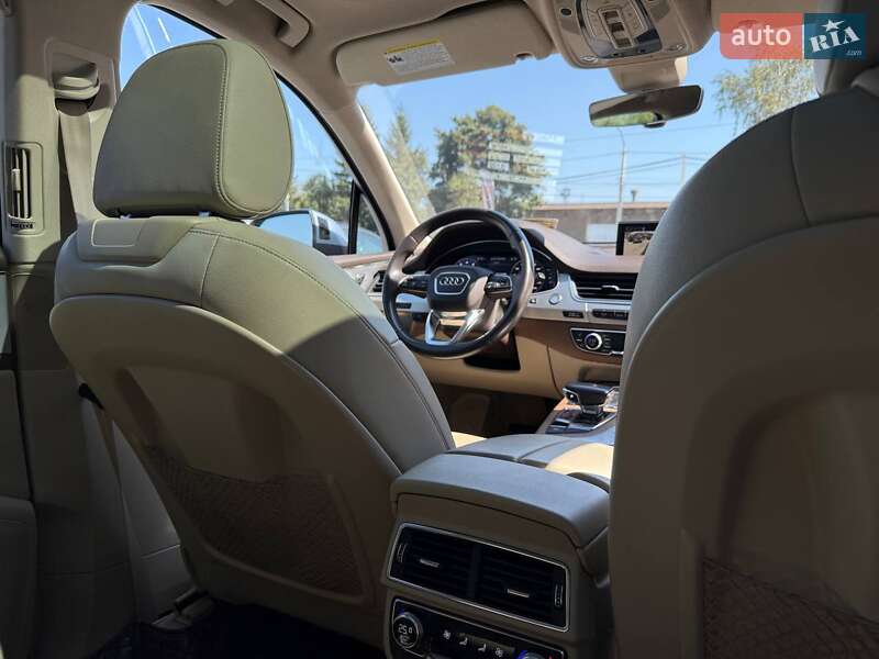 Внедорожник / Кроссовер Audi Q7 2017 в Ровно
