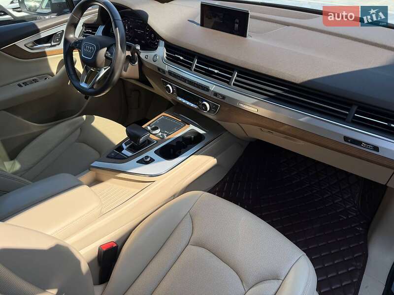 Внедорожник / Кроссовер Audi Q7 2017 в Ровно