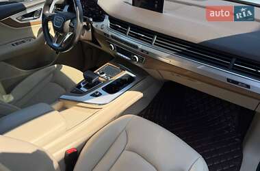Внедорожник / Кроссовер Audi Q7 2017 в 