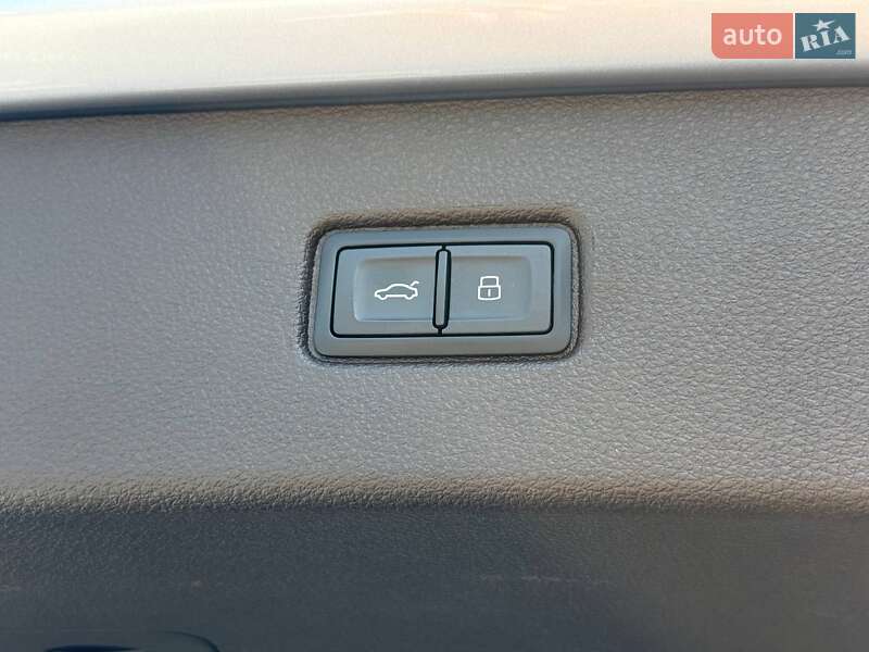 Внедорожник / Кроссовер Audi Q7 2017 в Ровно