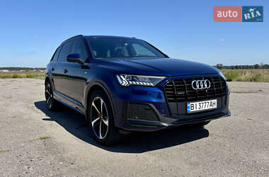 Позашляховик / Кросовер Audi Q7 2021 в 