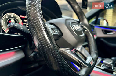 Позашляховик / Кросовер Audi Q7 2021 в 