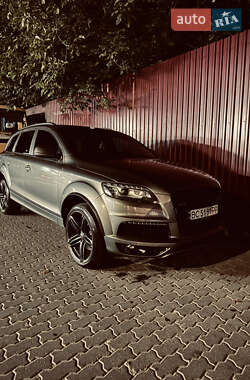Позашляховик / Кросовер Audi Q7 2013 в 