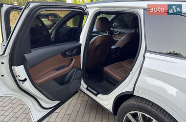 Внедорожник / Кроссовер Audi Q7 2016 в 