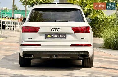 Позашляховик / Кросовер Audi Q7 2018 в 