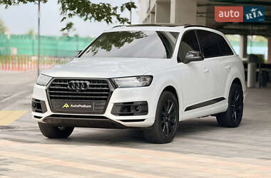 Позашляховик / Кросовер Audi Q7 2018 в 