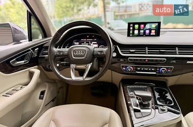 Позашляховик / Кросовер Audi Q7 2018 в 