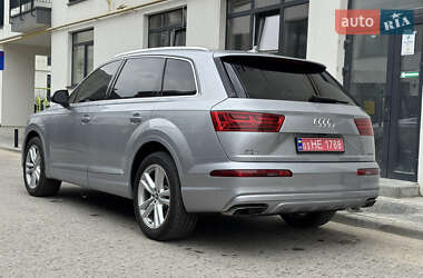 Позашляховик / Кросовер Audi Q7 2017 в 