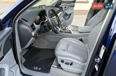 Позашляховик / Кросовер Audi Q7 2019 в 
