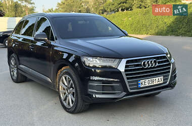 Позашляховик / Кросовер Audi Q7 2015 в 
