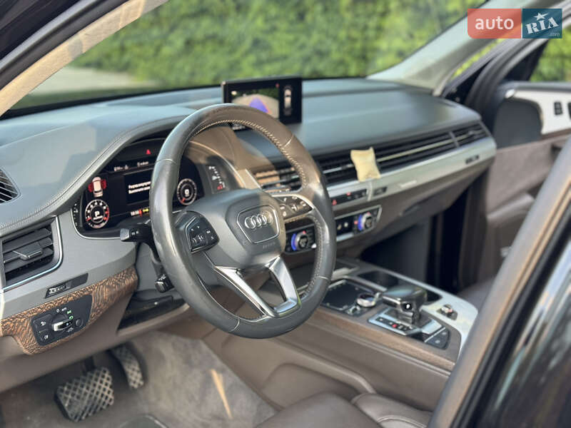 Внедорожник / Кроссовер Audi Q7 2015 в Днепре