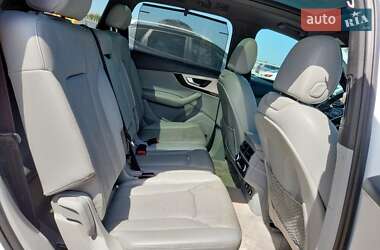 Позашляховик / Кросовер Audi Q7 2019 в 