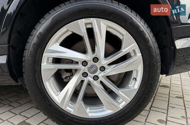 Позашляховик / Кросовер Audi Q7 2020 в 