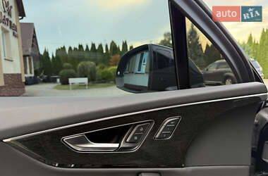 Позашляховик / Кросовер Audi Q7 2020 в 