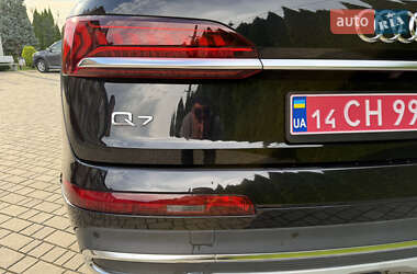Позашляховик / Кросовер Audi Q7 2020 в 