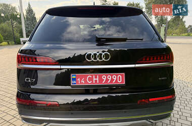 Позашляховик / Кросовер Audi Q7 2020 в 