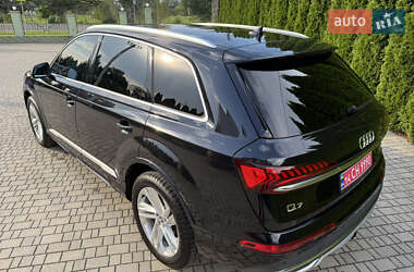 Позашляховик / Кросовер Audi Q7 2020 в 