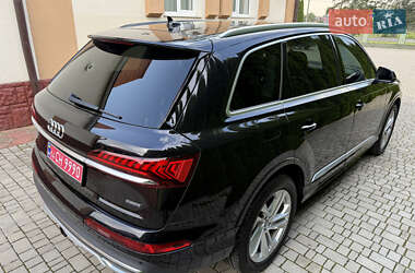 Позашляховик / Кросовер Audi Q7 2020 в 
