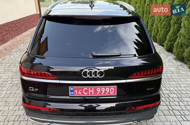Позашляховик / Кросовер Audi Q7 2020 в 