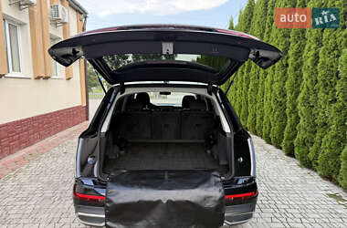 Позашляховик / Кросовер Audi Q7 2020 в 