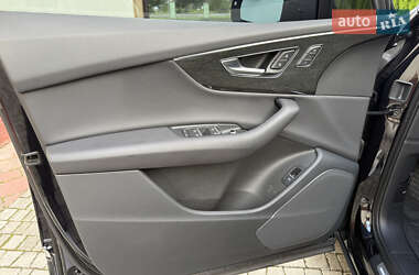 Позашляховик / Кросовер Audi Q7 2020 в 