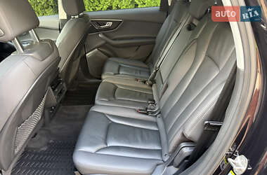 Позашляховик / Кросовер Audi Q7 2020 в 