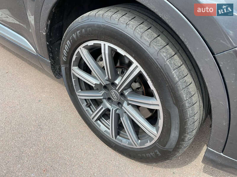 Позашляховик / Кросовер Audi Q7 2018 в Києві
