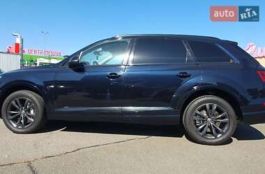 Внедорожник / Кроссовер Audi Q7 2016 в 