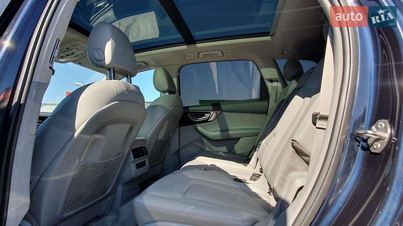 Позашляховик / Кросовер Audi Q7 2016 в Києві