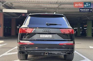 Внедорожник / Кроссовер Audi Q7 2017 в 