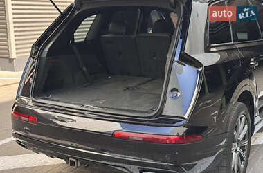 Внедорожник / Кроссовер Audi Q7 2017 в 