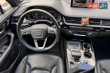 Внедорожник / Кроссовер Audi Q7 2017 в 