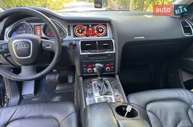 Позашляховик / Кросовер Audi Q7 2007 в 